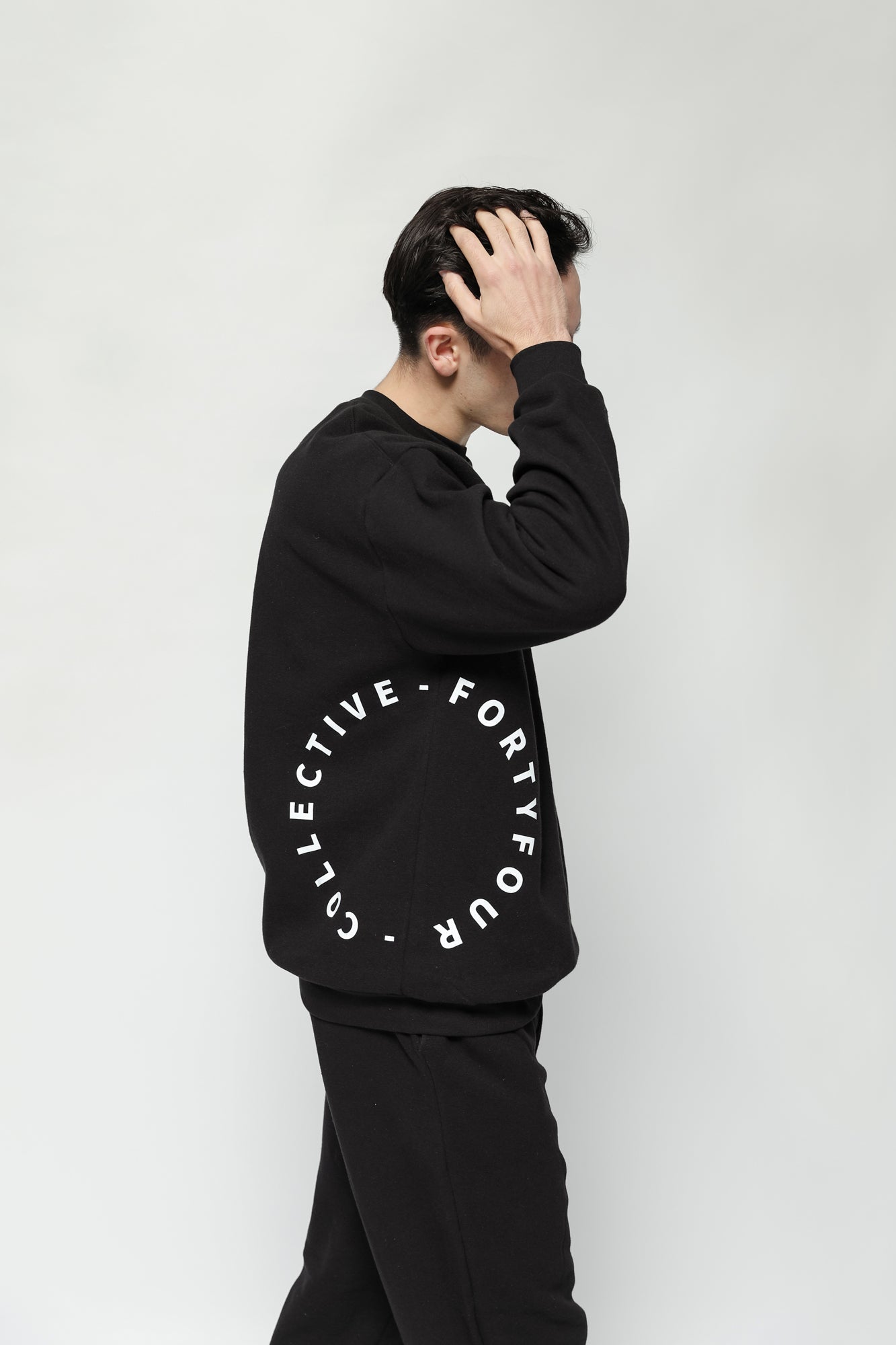 44 Essential Crew Neck Jumper Unisex - Black