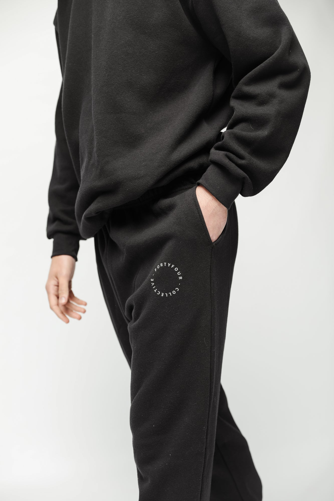 44 Essential Track Pant Unisex - Black