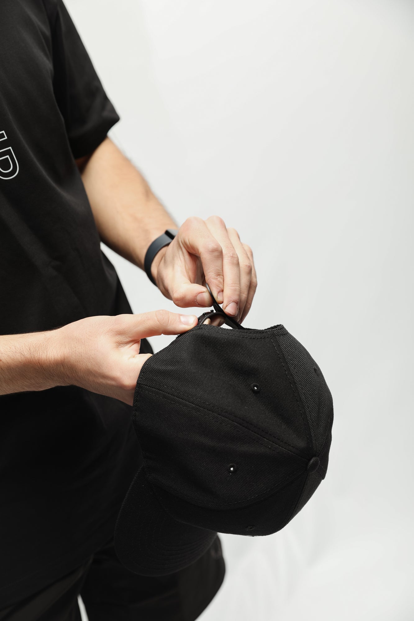 44 Essential Peak Cap - Black